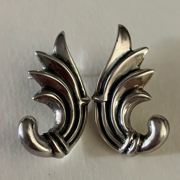 SI MMA Jewelry - SSI 1994 MMA sterling silver abstract design post earrings